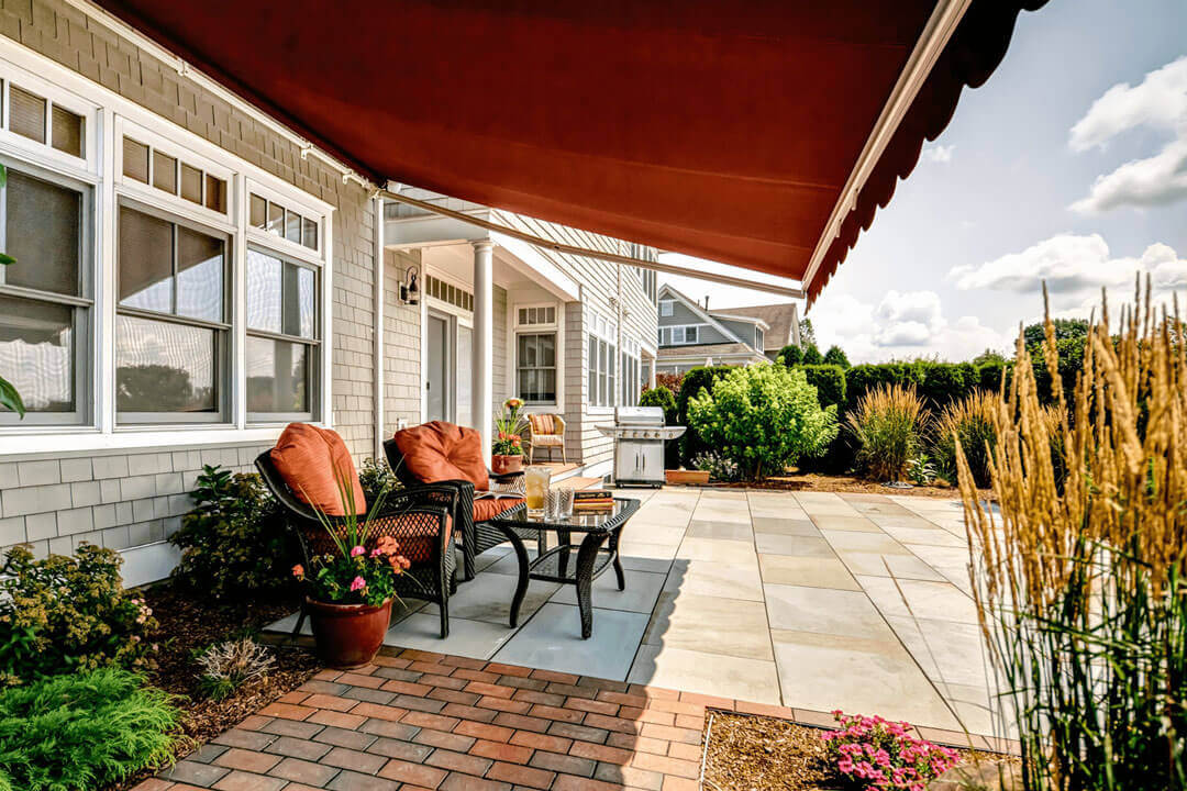 "Elite Plus" retractable awning for homes